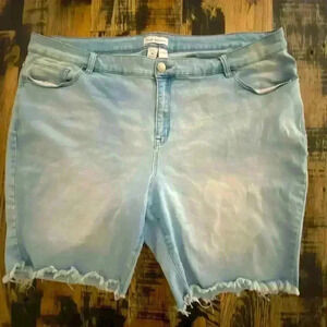 LANE BRYANT Bermuda Flex Magic Signature Fit Plus 28